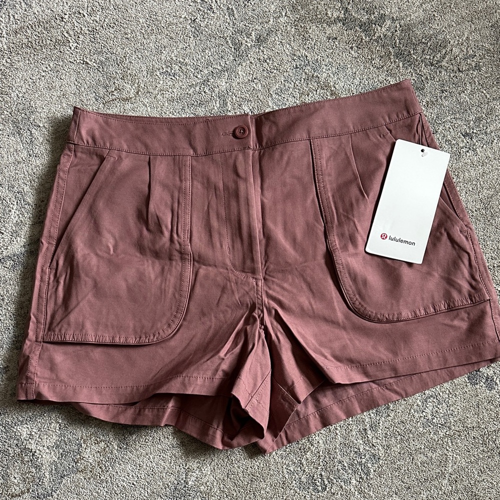 Lululemon this instant short,size 8,3.5 inseam